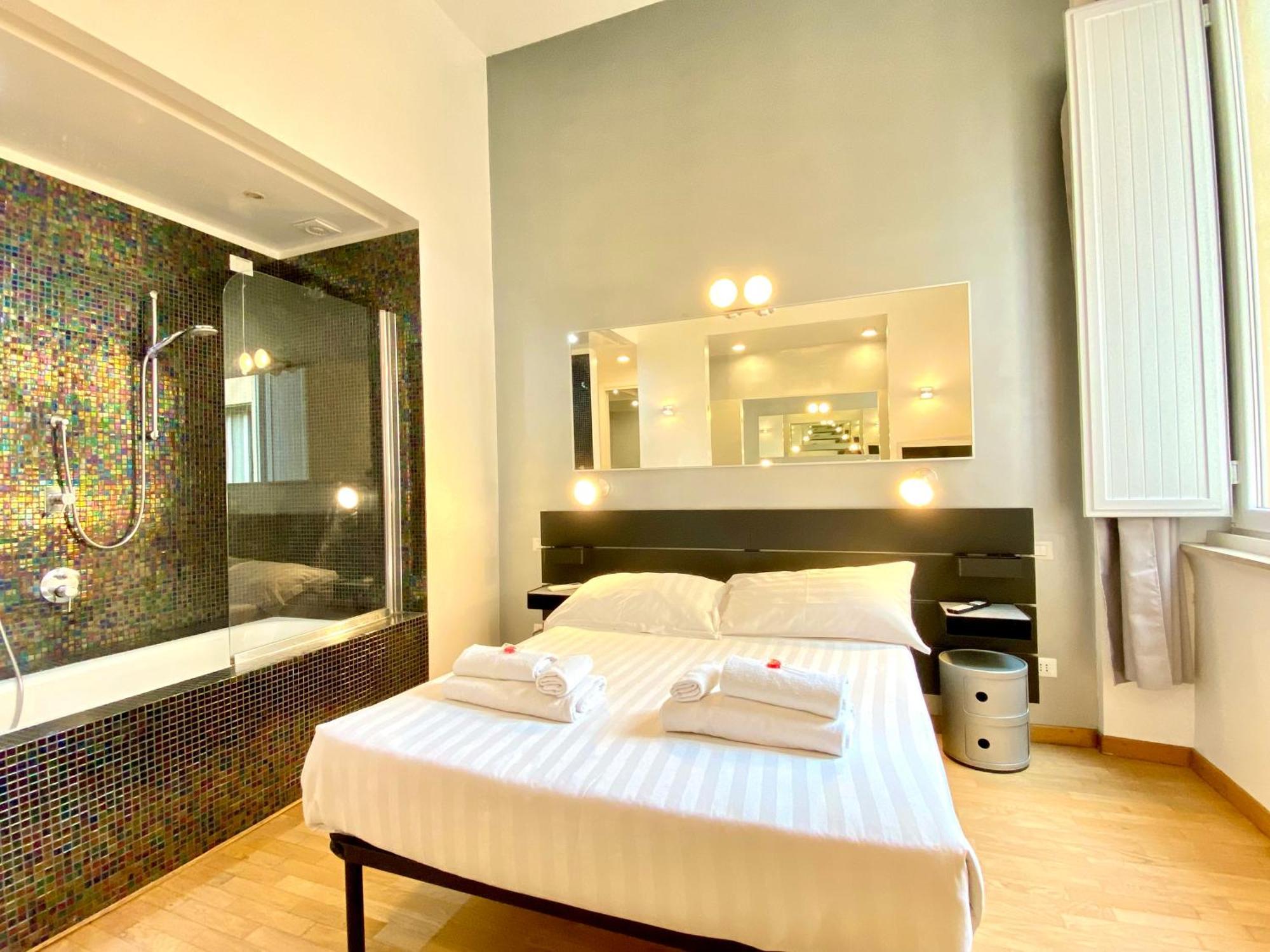 Kiss Me Rome Luxury Rooms — Photos 1